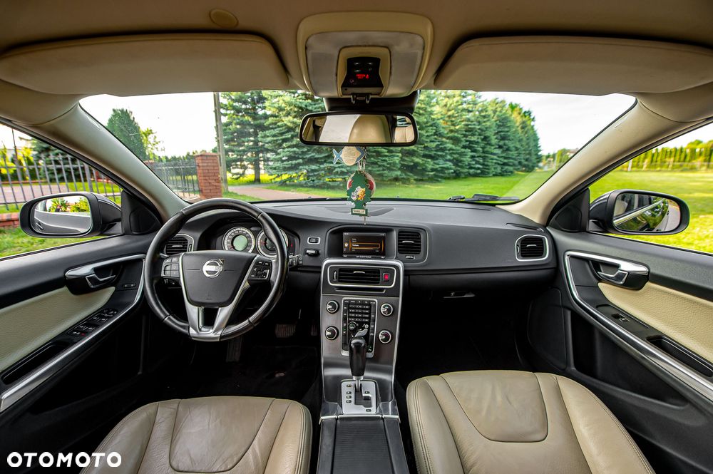Volvo V60 D3 Geartronic RDesign - 26