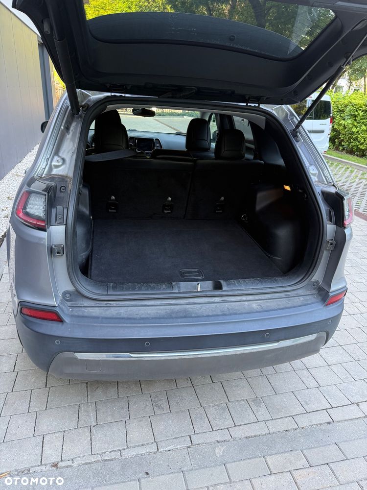 Jeep Cherokee - 4