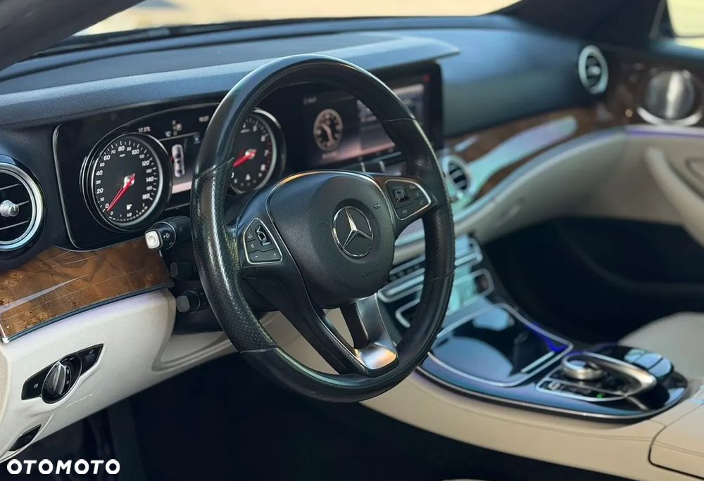 Mercedes-Benz Klasa E 300 9G-TRONIC AMG Line - 12