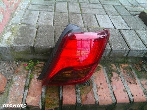 TOYOTA YARIS 3 III LIFT 14-17 PRAWA TYLNA LAMPA ORYGINAŁ - 1