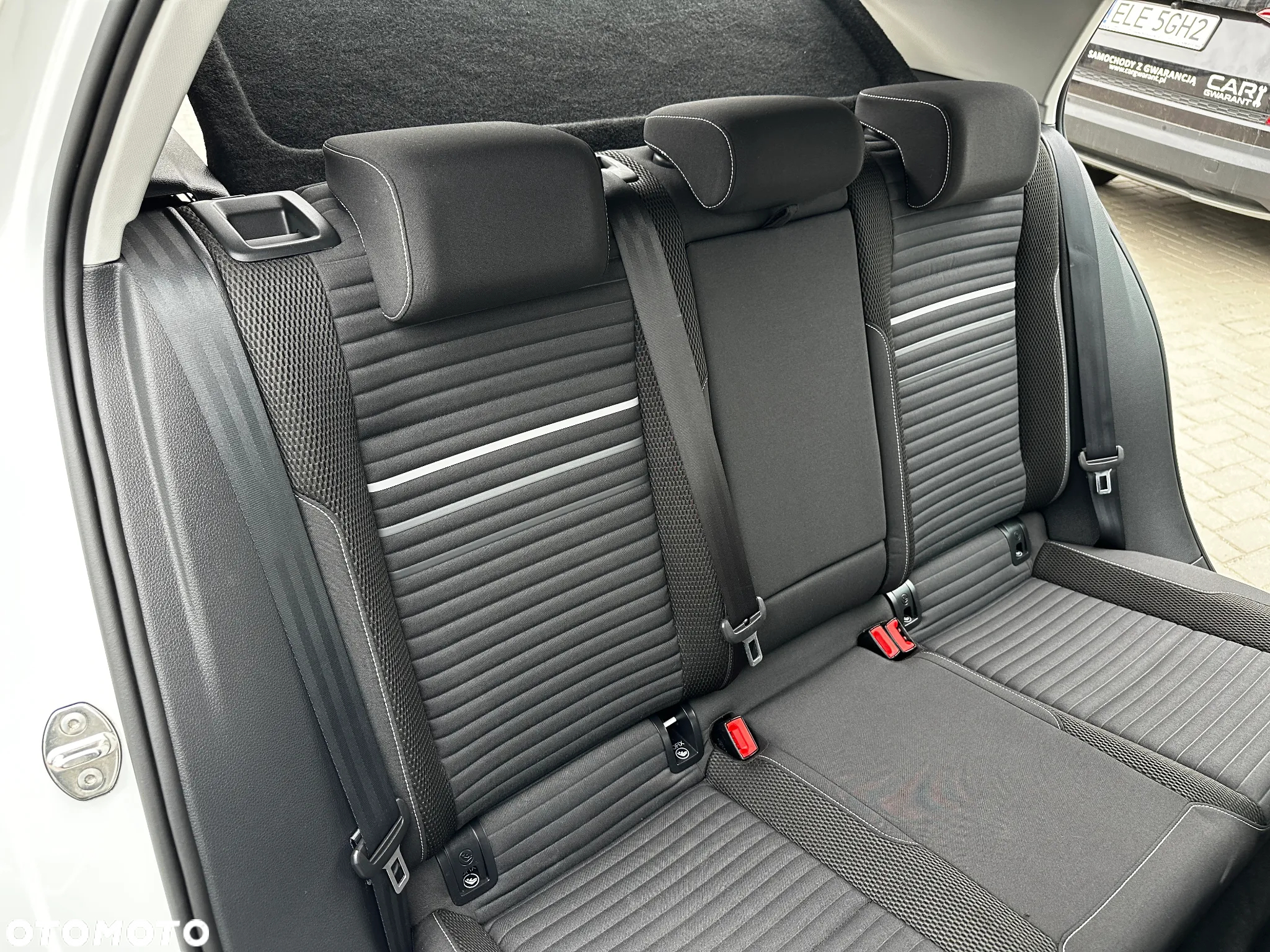 Volkswagen Golf - 24