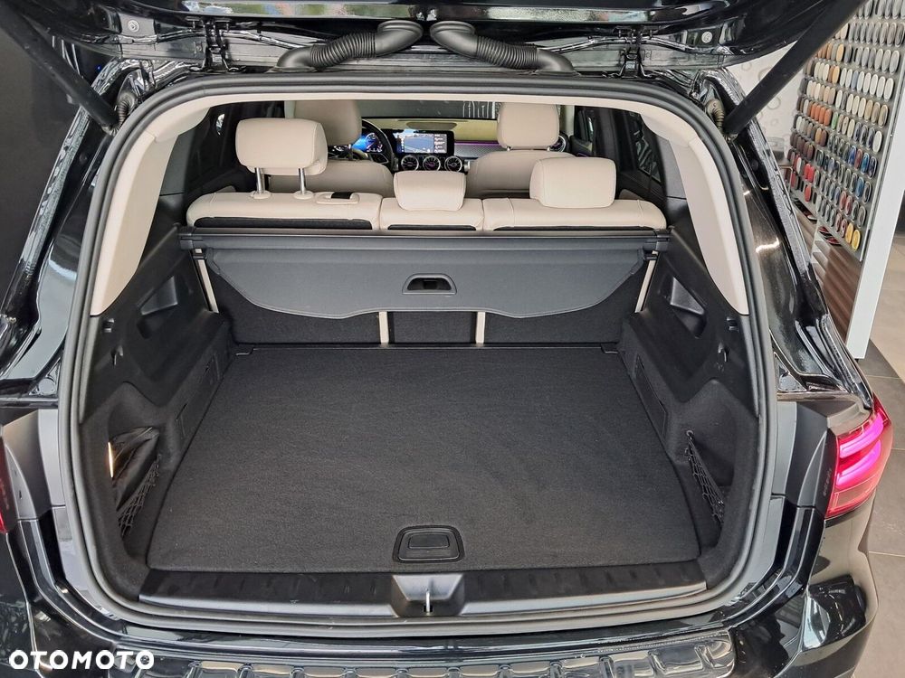 Mercedes-Benz GLB - 32