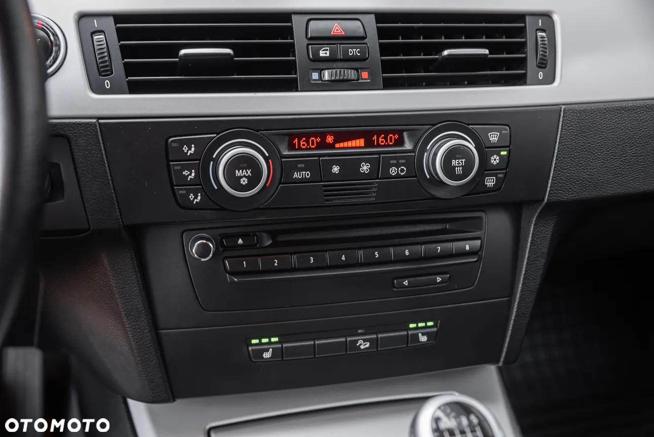 BMW Seria 3 325xi Touring - 18