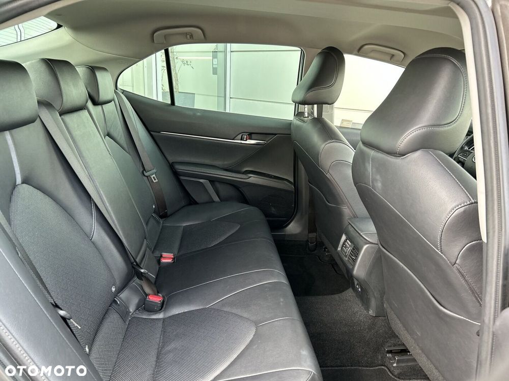 Toyota Camry 2.5 Hybrid Executive CVT - 22
