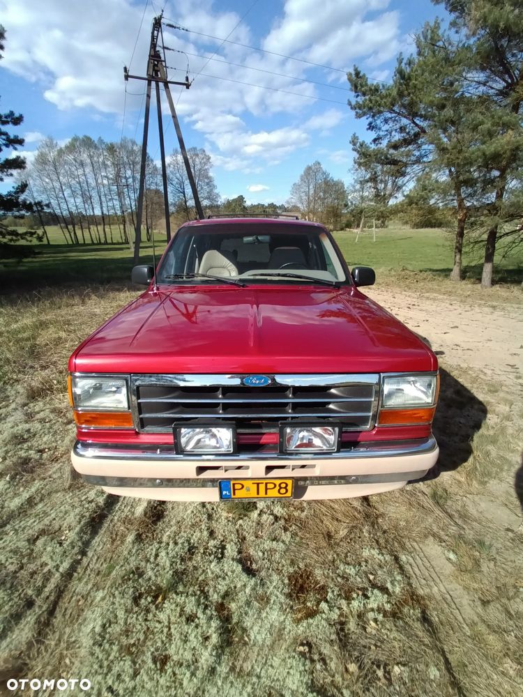 Ford Explorer Standard - 2