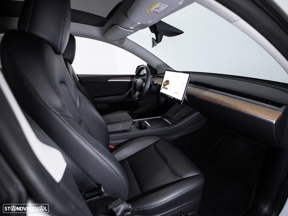 Tesla Model Y Performance Dual Motor AWD - 11