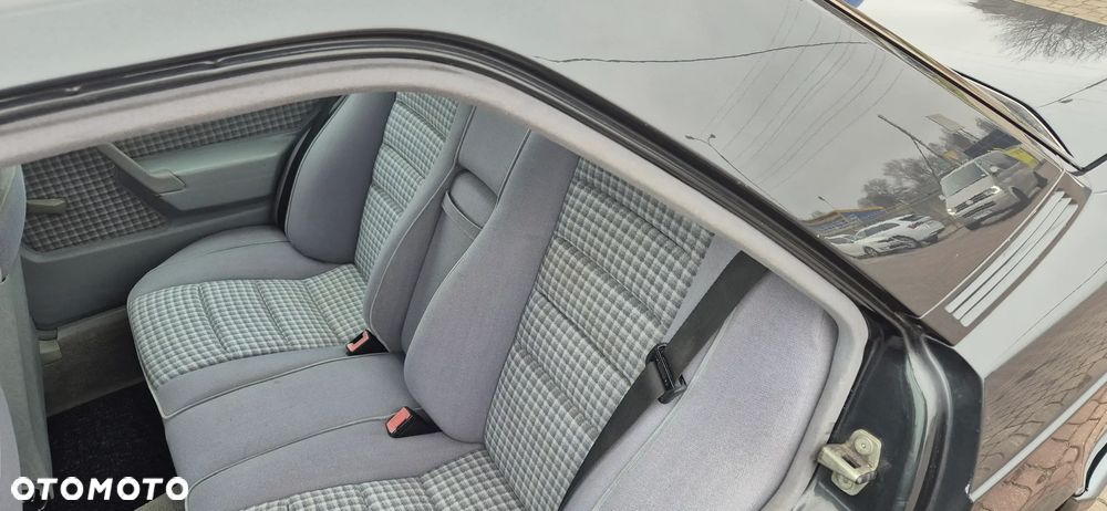Mercedes-Benz W201 (190) - 18