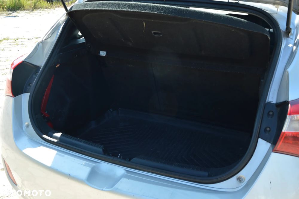 Hyundai i30 1.6 CRDi Classic + - 11