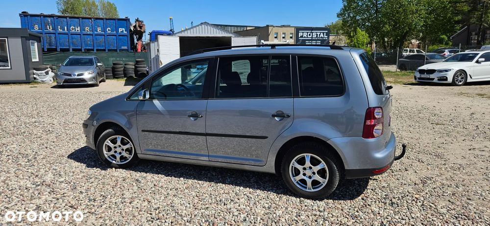 Volkswagen Touran - 11
