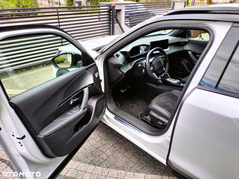 Peugeot 2008 Hybrid 136 e-DSC GT - 9
