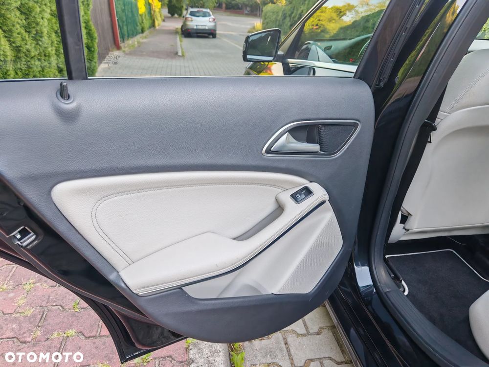 Mercedes-Benz Klasa A 180 d 7G-DCT Urban - 24