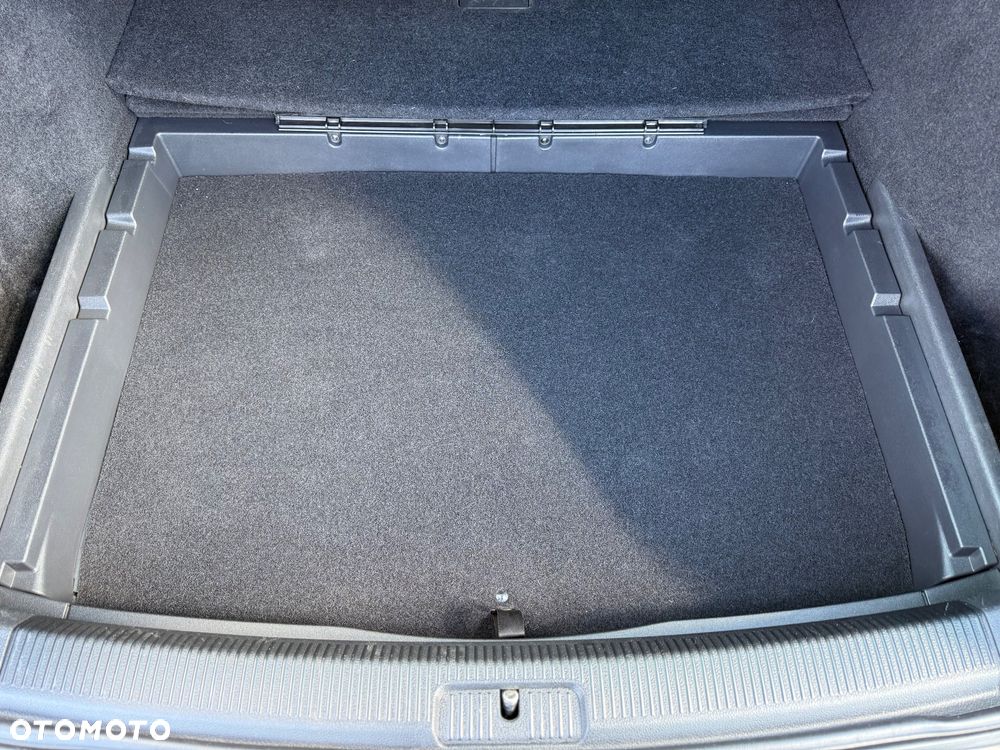 Volkswagen Golf 1.6 TDI DPF MATCH - 33