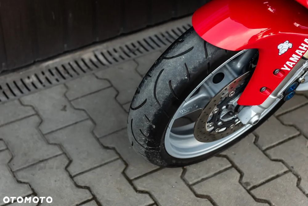 Yamaha R1 - 7