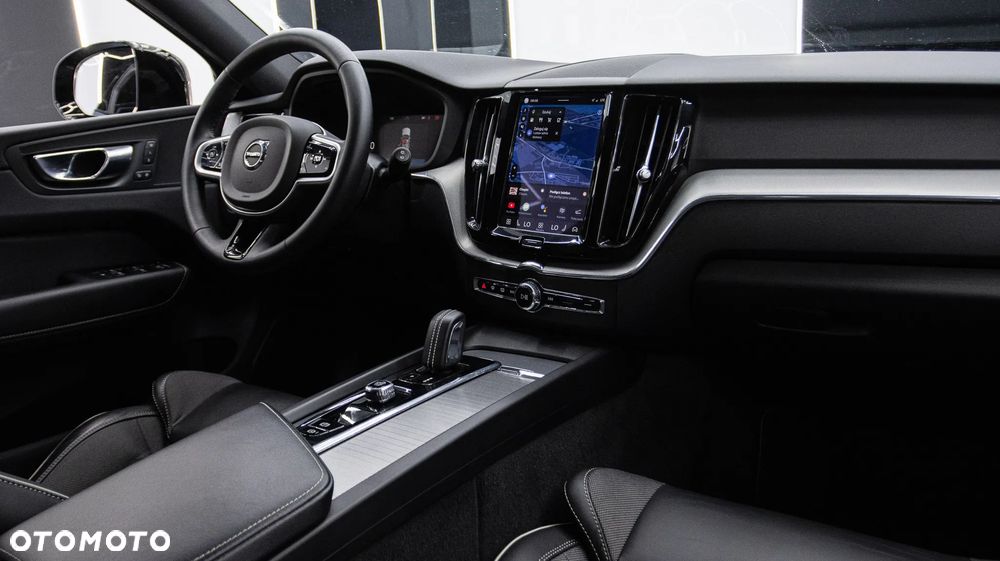 Volvo XC 60 B5 D AWD R-Design - 17