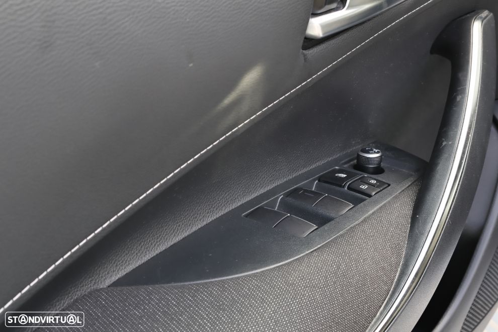 Toyota Corolla 1.8 Hybrid Comfort - 17