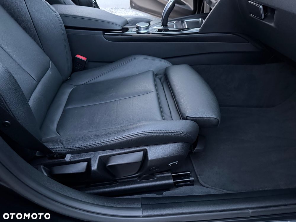 BMW Seria 3 318i GPF M Sport Shadow - 12