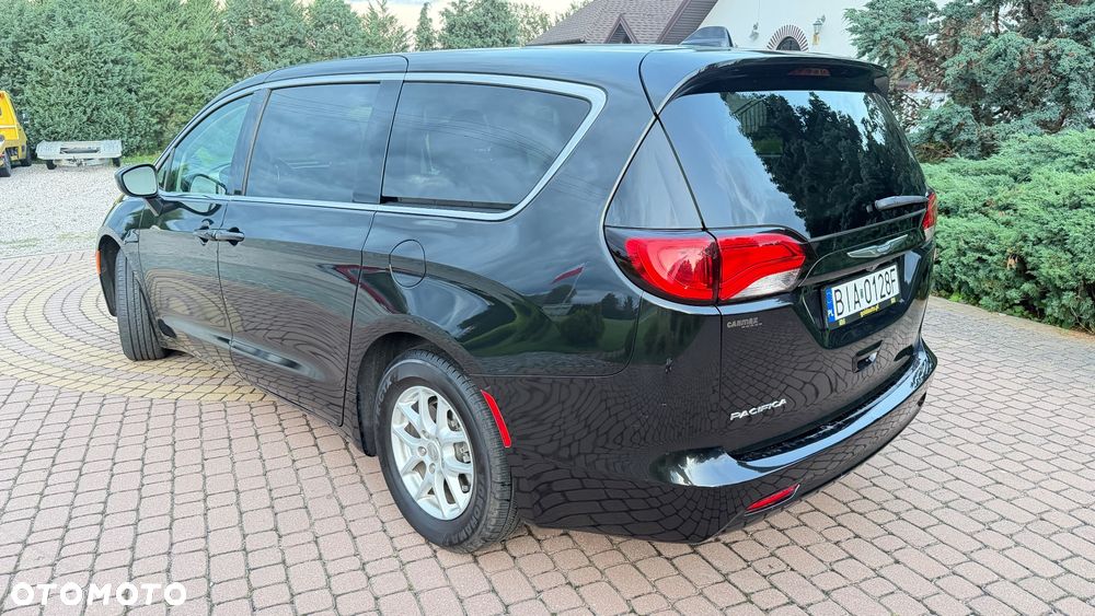 Chrysler Pacifica - 16