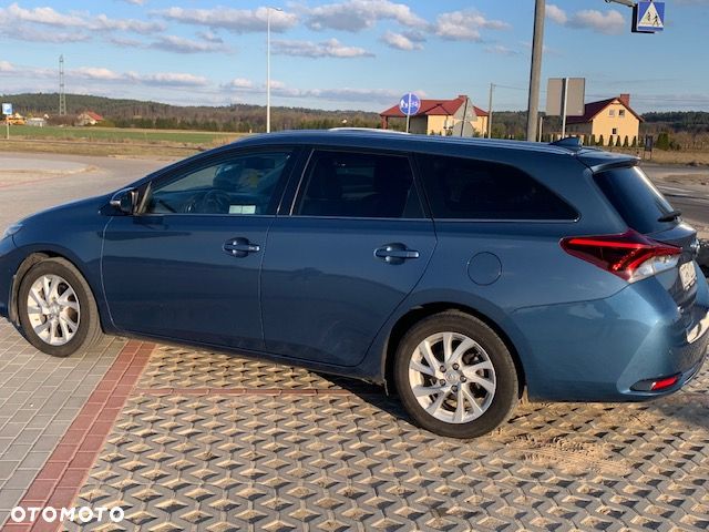 Toyota Auris 1.6 Premium Comfort - 5