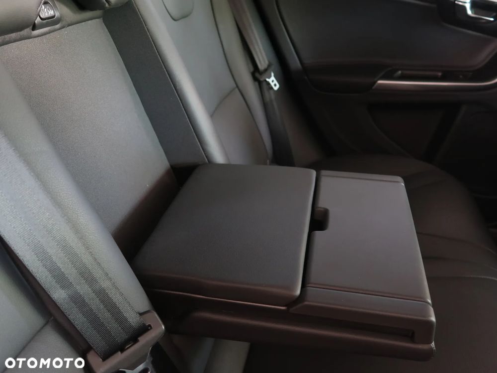 Volvo V60 Cross Country T5 AWD Geartronic - 14