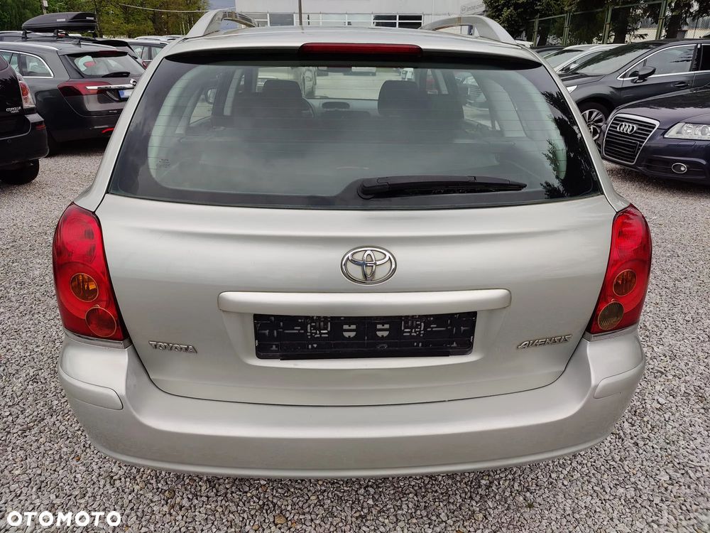 Toyota Avensis - 22