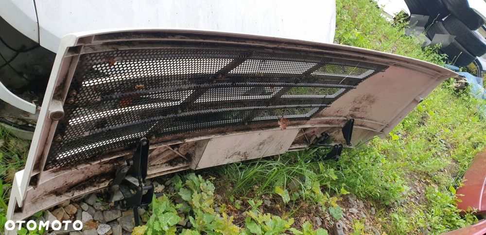 STEYR MAN MASKA OWIEWKI BOCZNE śruba - 2