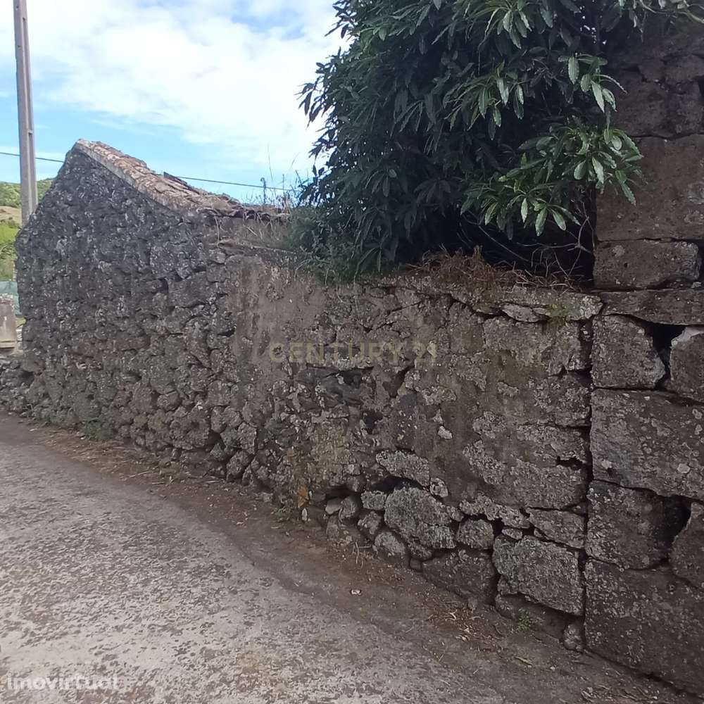 Ruína para reabilitação com quintal e 1 pasto na ilha Graciosa - Grande imagem: 3/9