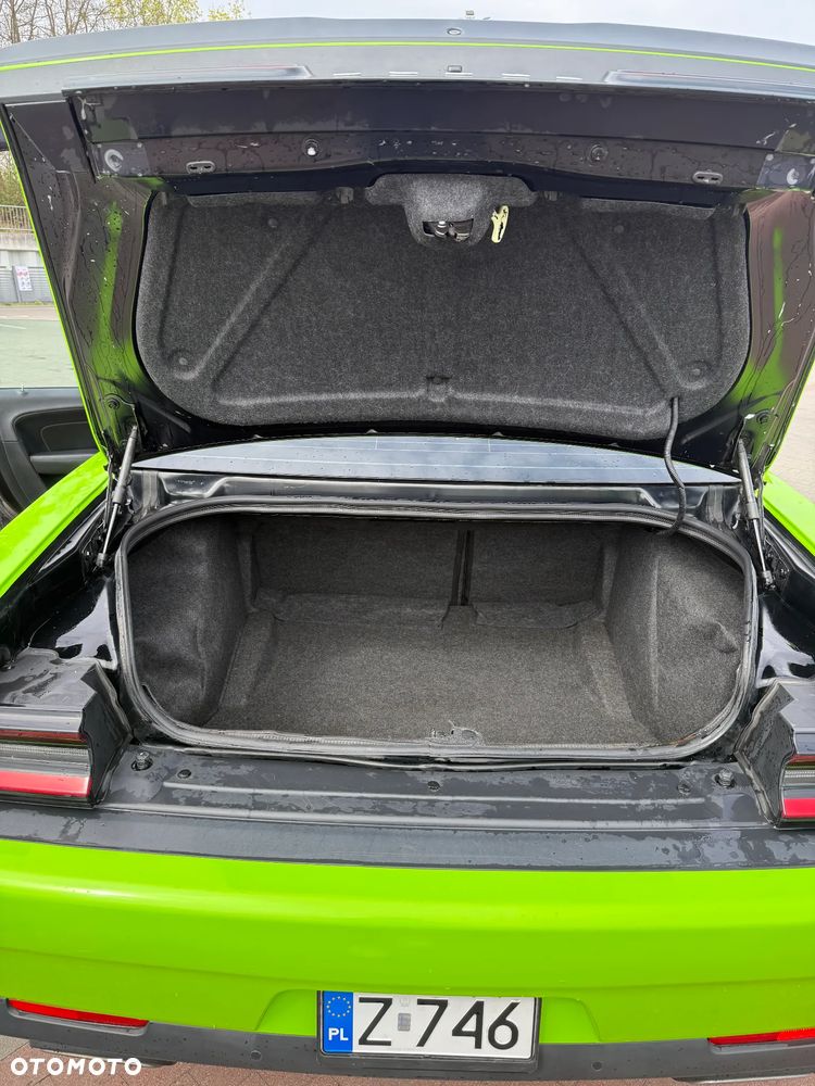 Dodge Challenger - 11
