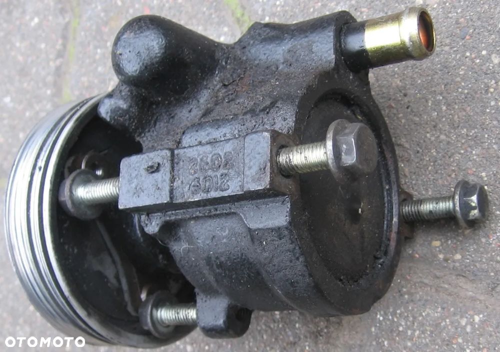 pompa wspomagania kierownicy SCENIC MEGANE 2.0 16V