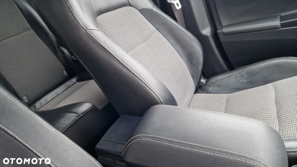 Toyota Auris Hybrid 135 Prestige - 14