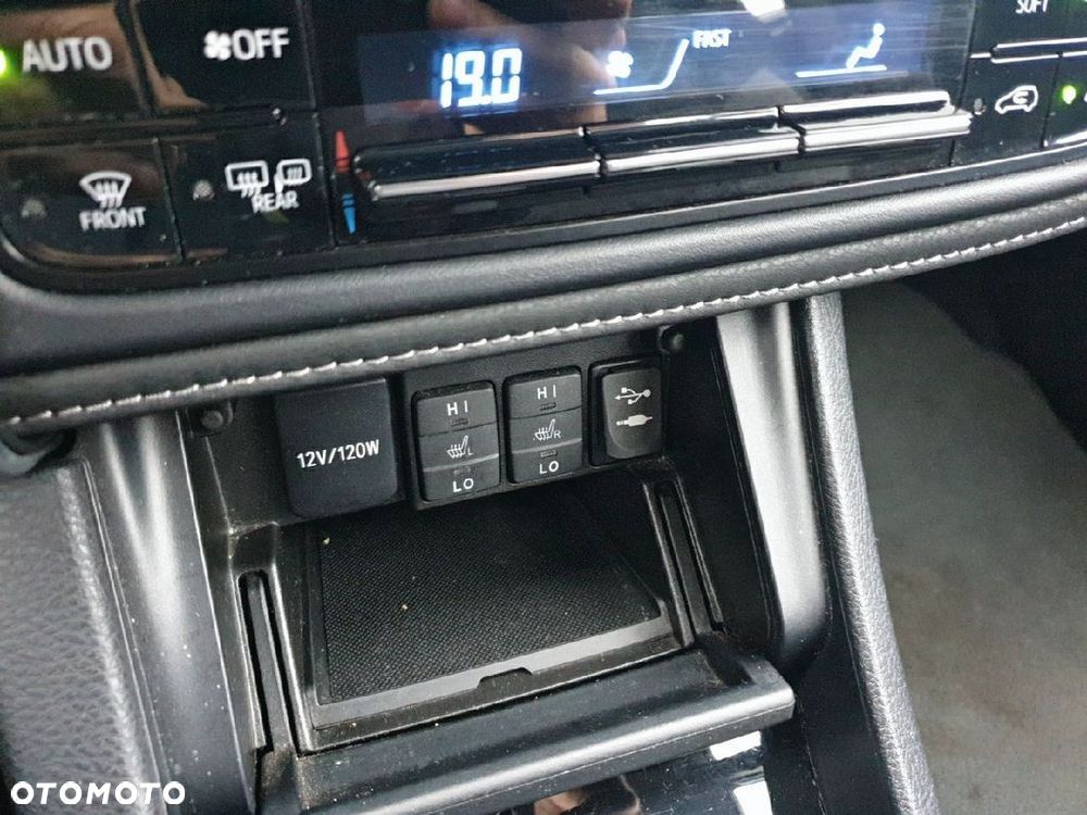 Toyota Auris 1.6 Premium - 16