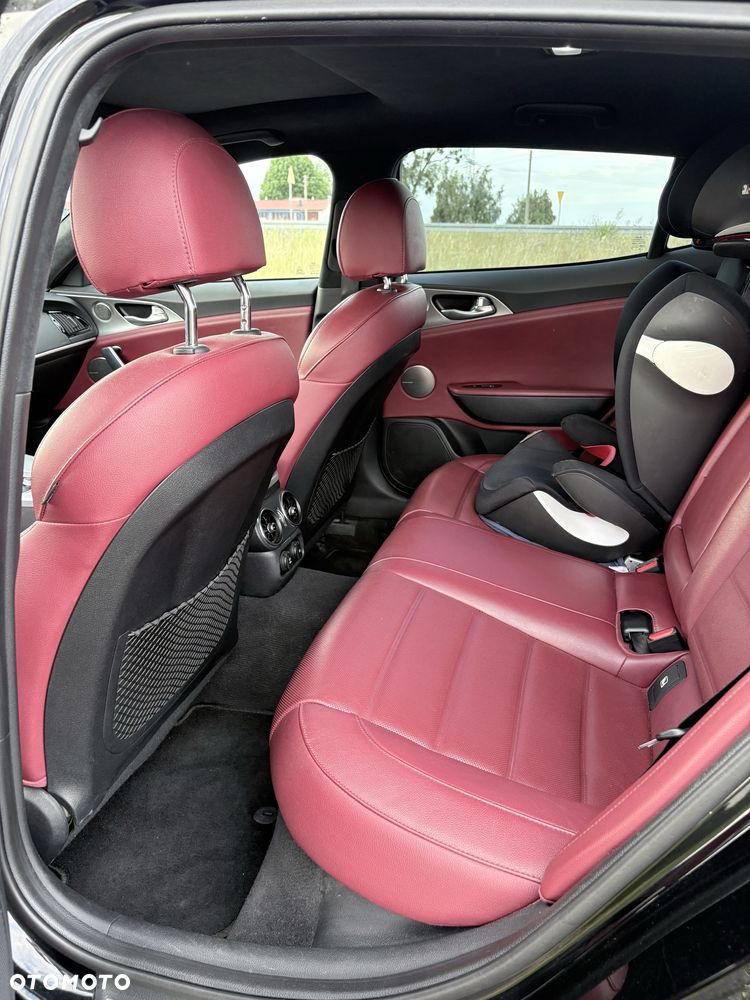 Kia Stinger - 8