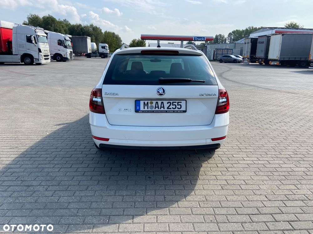 Skoda Octavia 1.6 TDI DSG Soleil - 4