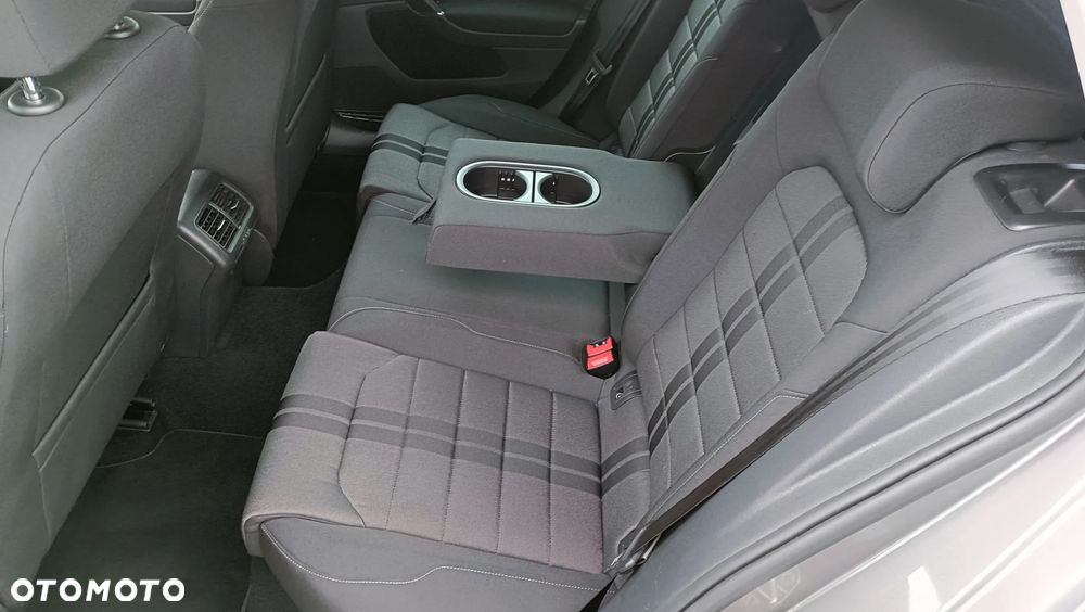 Volkswagen Golf - 10