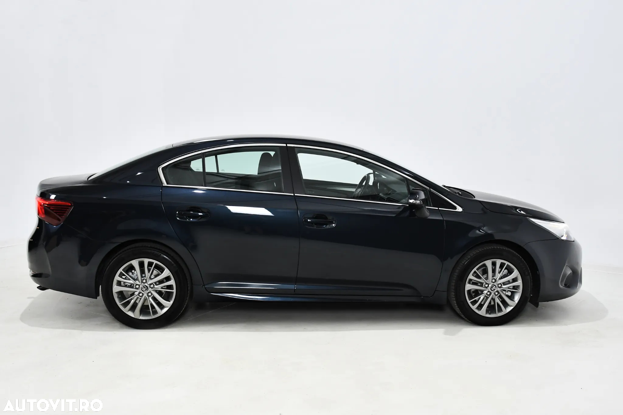 Toyota Avensis 2.0 D-4D Executive - 4