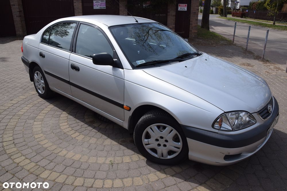 Toyota Avensis 1.6 VVT-i Terra - 1