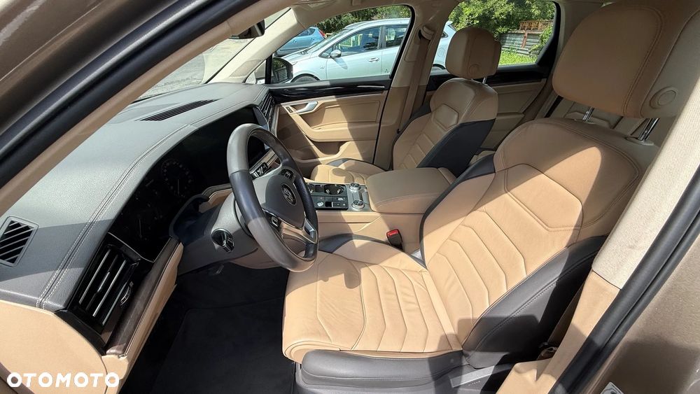 Volkswagen Touareg - 11