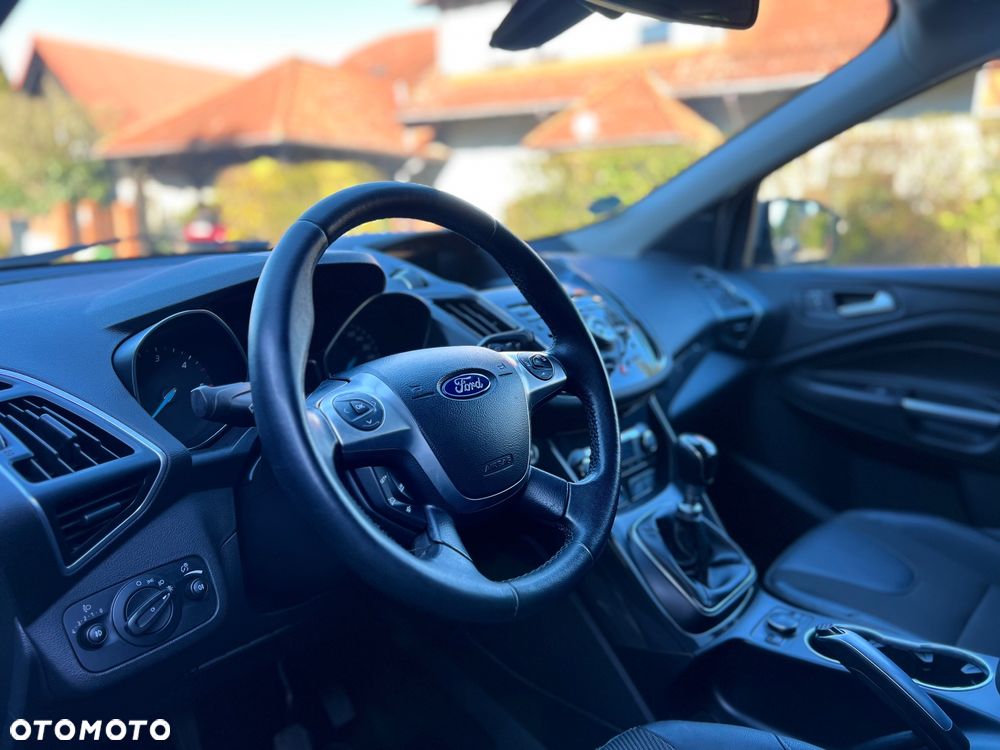 Ford Kuga 2.0 TDCi 2x4 Titanium - 38