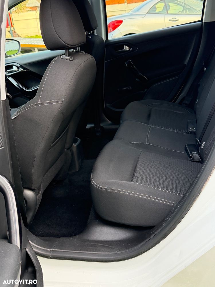 Peugeot 208 PureTech 82 Start & Stop Allure - 13