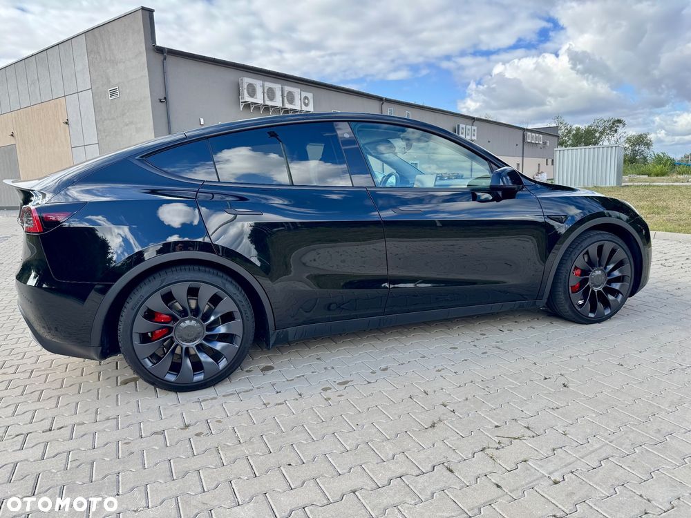 Tesla Y Performance AWD - 3