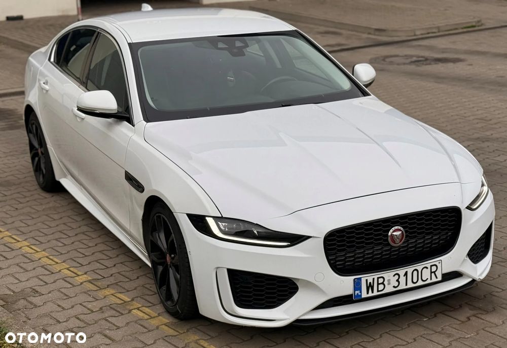 Jaguar XE 2.0 P250 R-Dynamic SE - 3