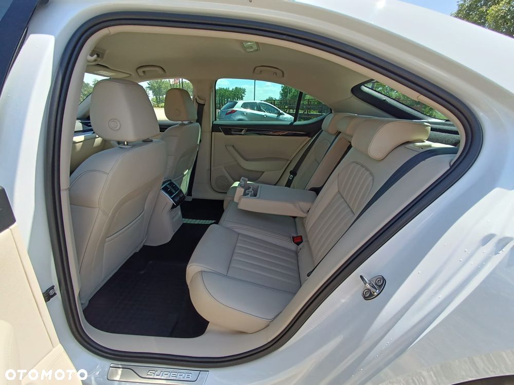 Skoda Superb 2.0 TDI SCR 4x4 L&K DSG - 15