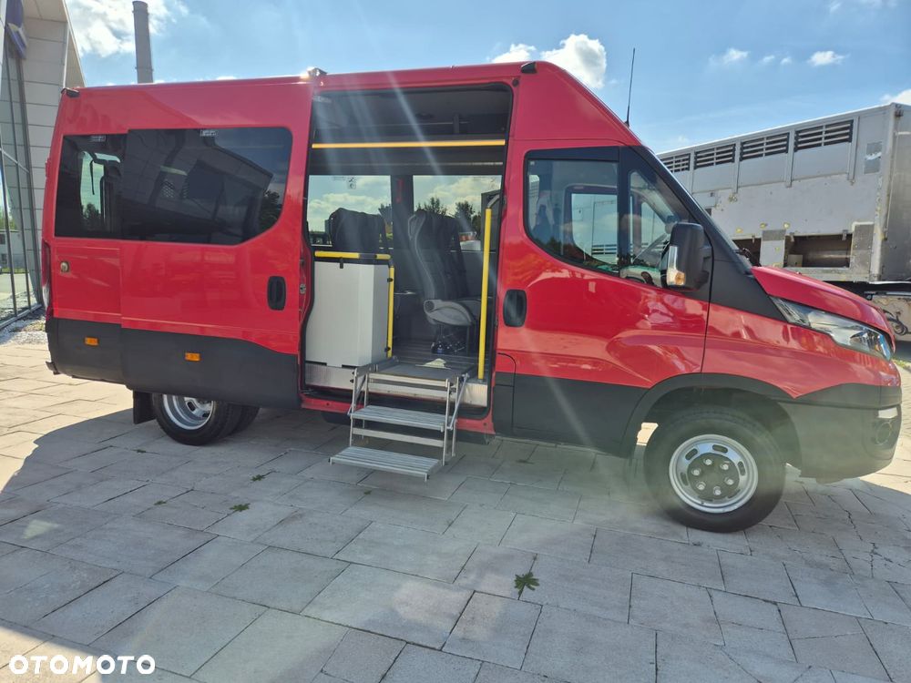 Iveco Daily 40 S 14 Forveda / CNG / BENZYNA / 10 MIEJSC / RAMPA / MIEJSCE DLA INWALIDÓW / KAMERY 360 / MOŻLIWOŚĆ 9 MIEJSC / WEBASTO / BEZWYPADKOWY - 31