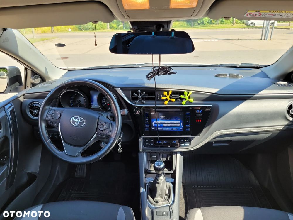 Toyota Auris 1.6 Premium - 13