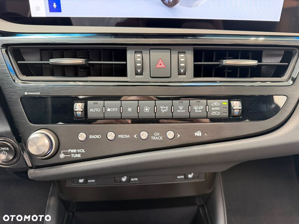 Lexus ES 300h Business Edition - 17