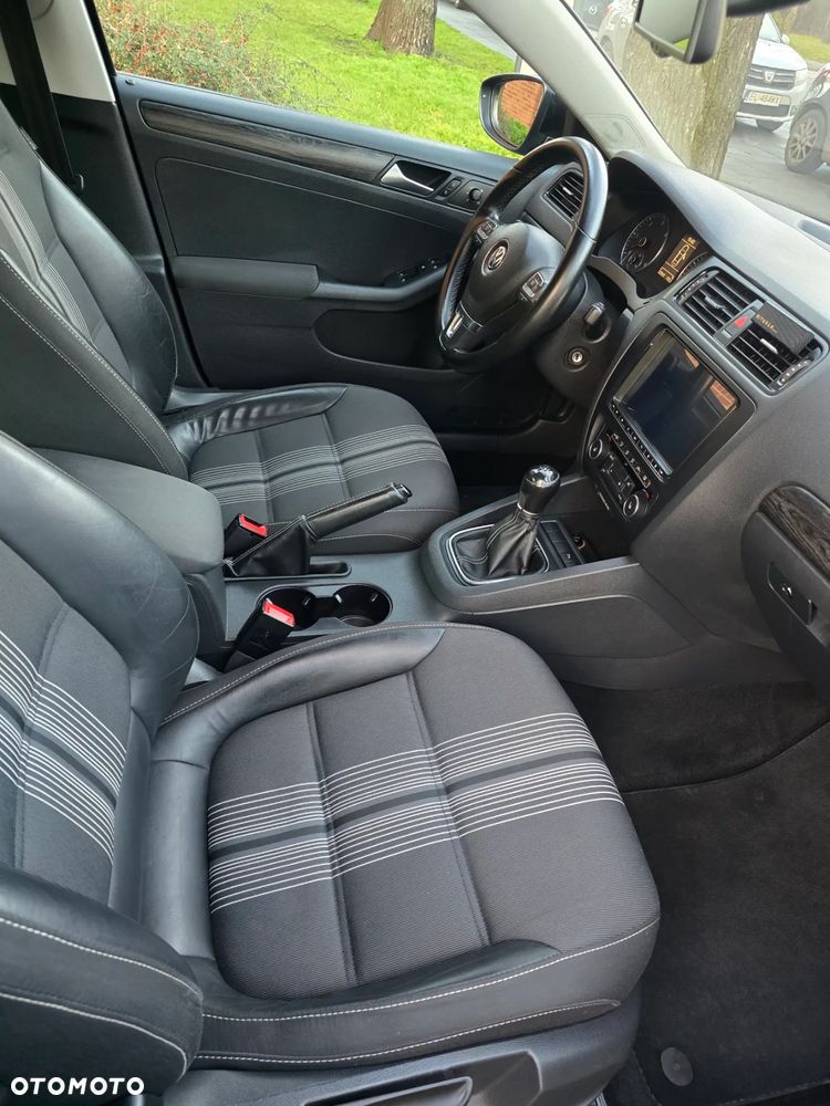 Volkswagen Jetta 1.6 TDI Match - 19