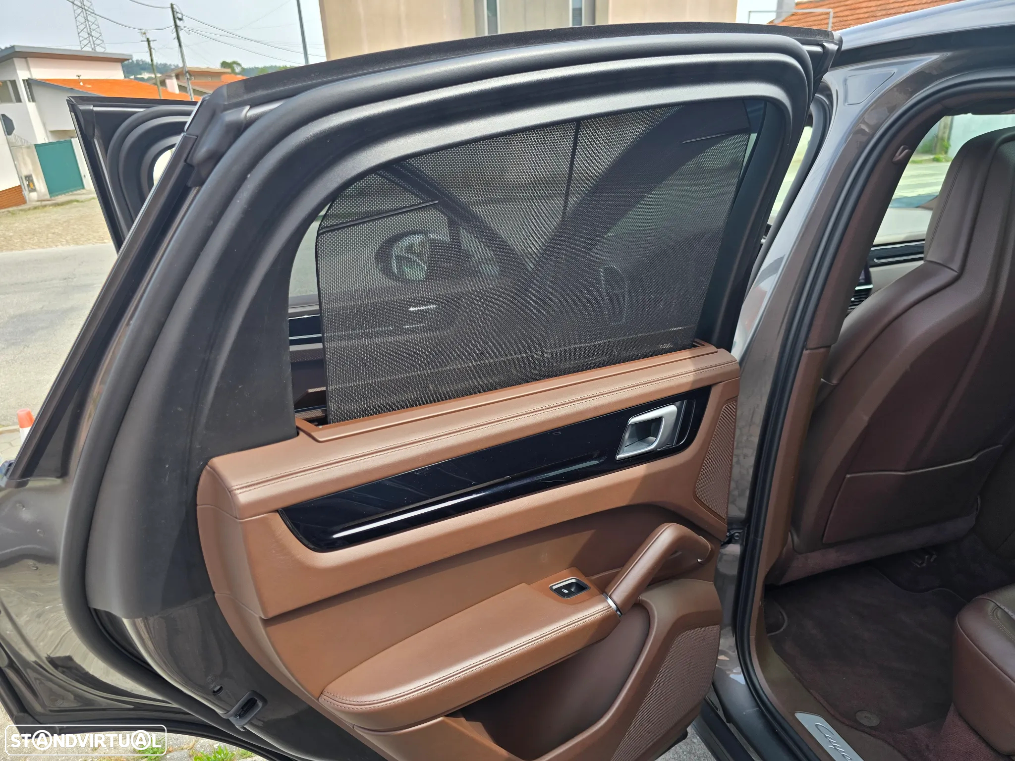 Porsche Cayenne Coupé E-Hybrid - 11