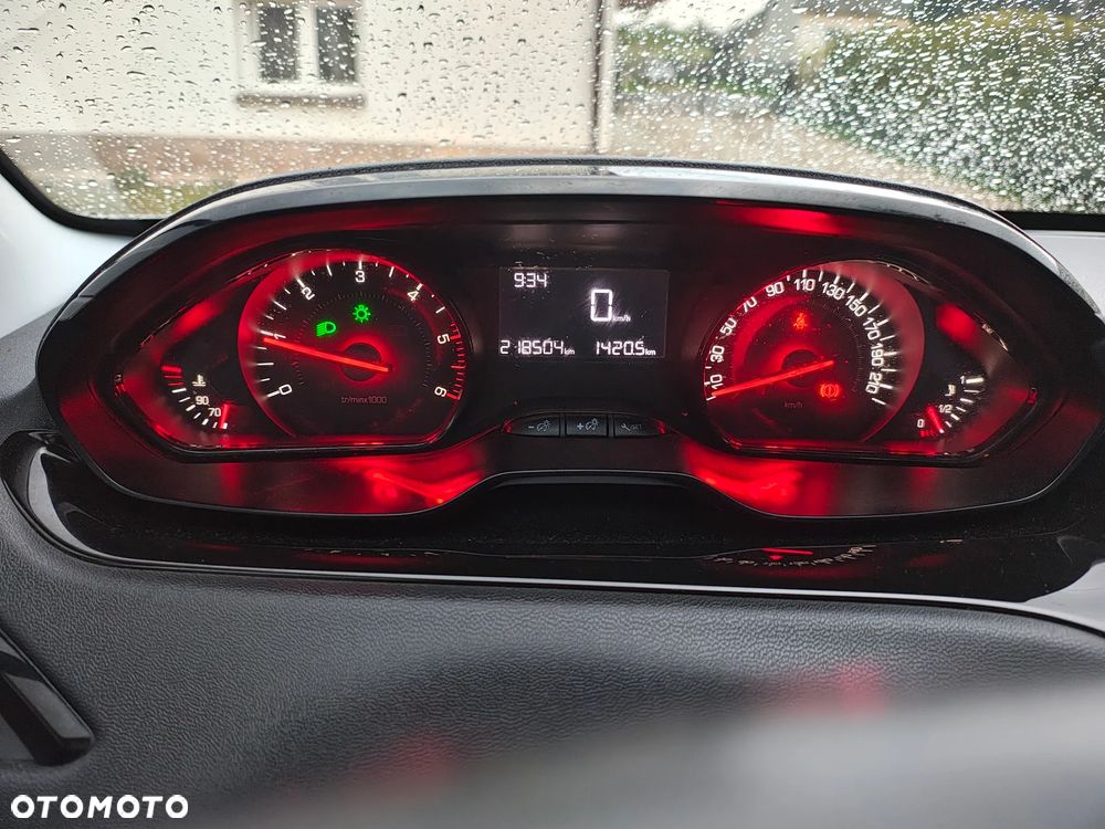 Peugeot 208 1.6 e-HDi Active STT - 11