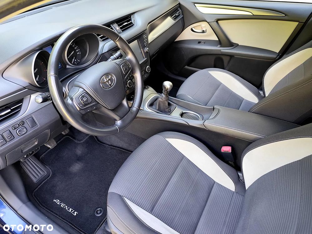 Toyota Avensis - 23