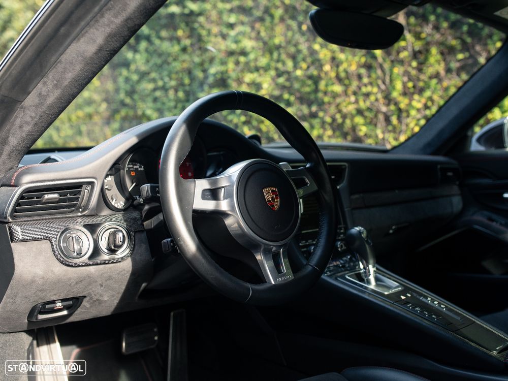 Porsche 911 (991) Carrera 4 GTS PDK - 27