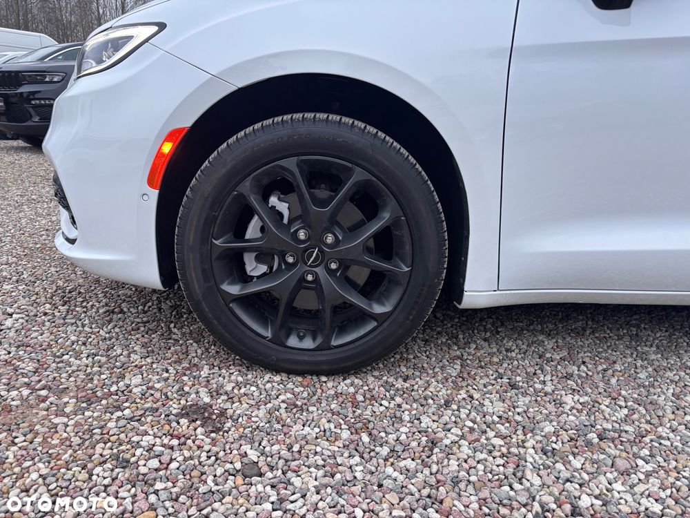 Chrysler Pacifica - 11